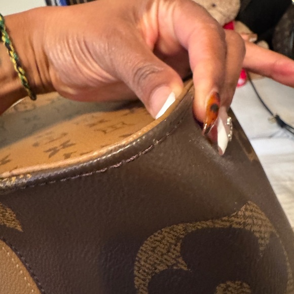 LV OTG GM - Picture 6 of 12